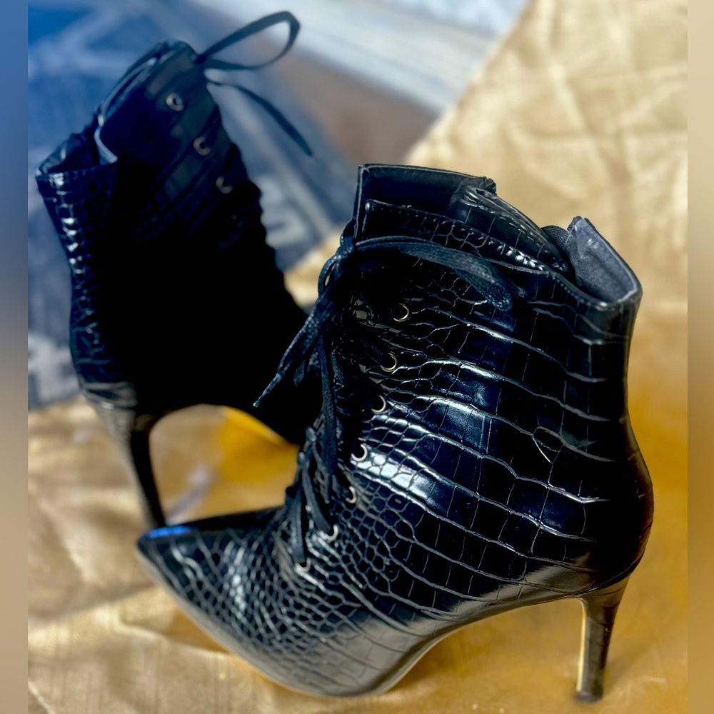 Just fab black alligator point to heels size 8